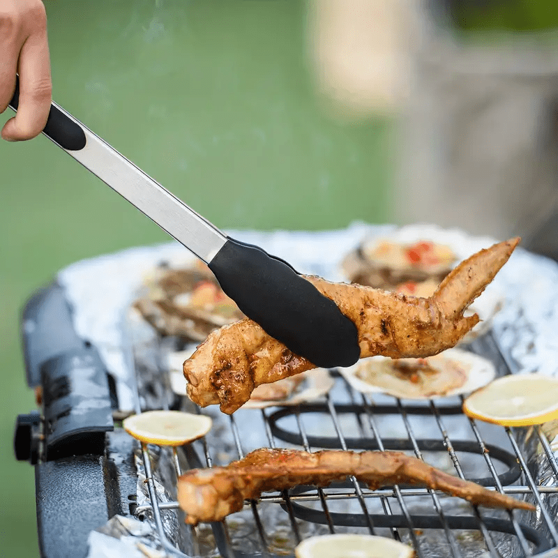 Sturdy Kitchen Tongs Made of Stainless Steel with Silicone Ends - Resistant to Heat, Equipped with a Locking Feature for a Secure Grip, Offered in Lengths of 17.78 cm, 22.86 cm, And 30.48 cm, in Black.