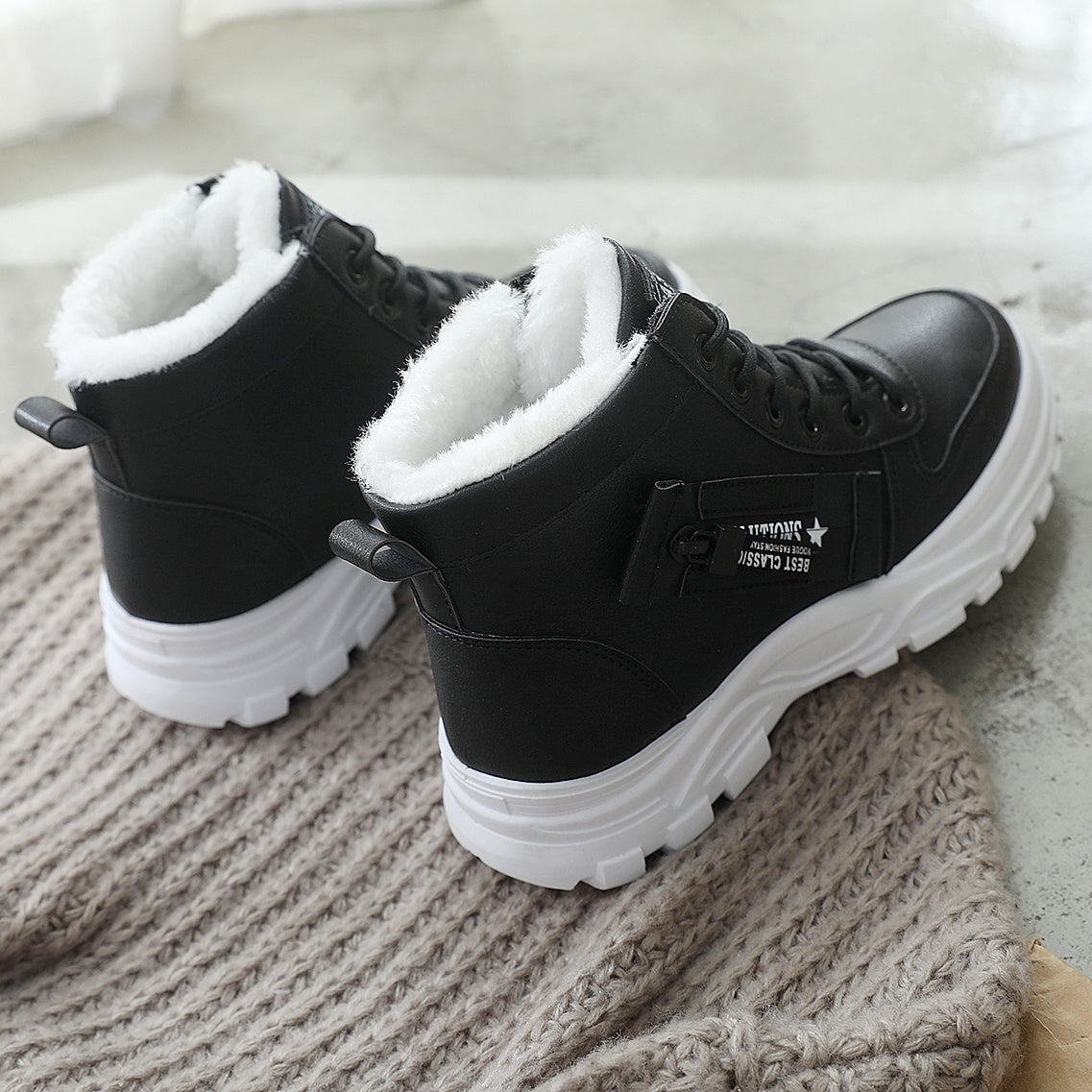 Women's Ankle Boots, Warm High-Top Fleece-Lined Short Boots for Commuting and Outdoor Use in White Style