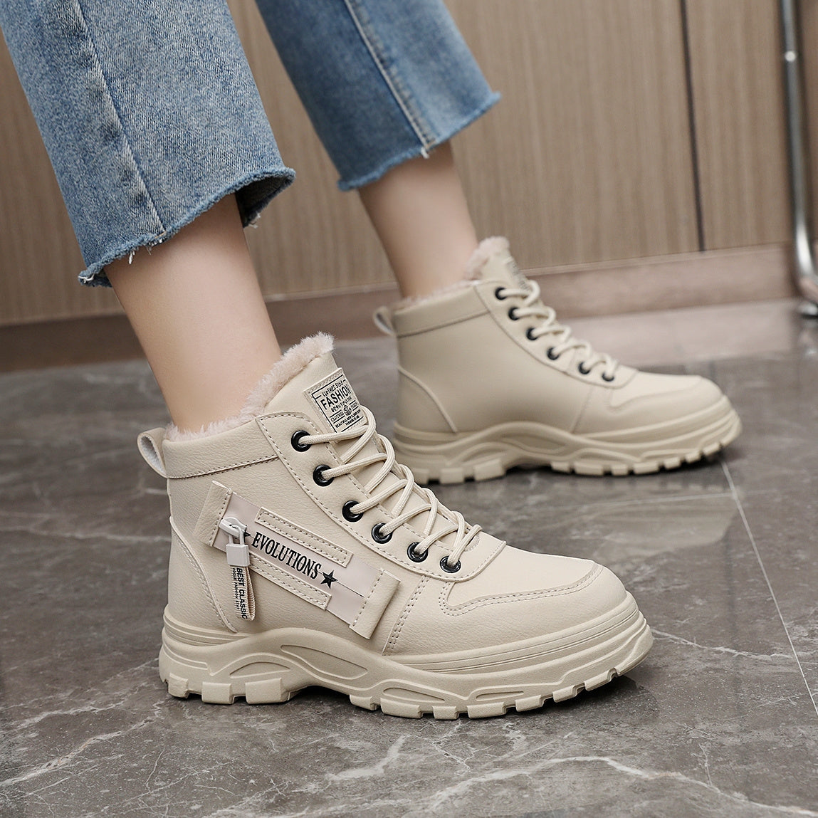 Women's Ankle Boots, Warm High-Top Fleece-Lined Short Boots for Commuting and Outdoor Use in White Style