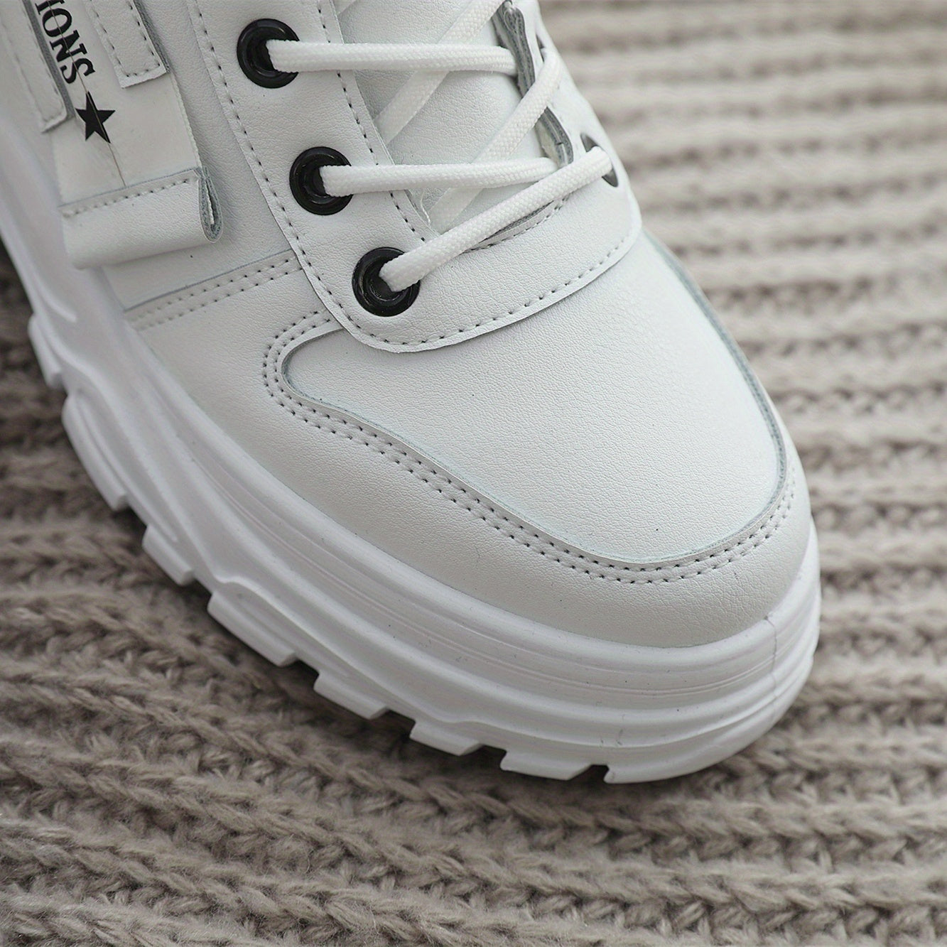 Women's Ankle Boots, Warm High-Top Fleece-Lined Short Boots for Commuting and Outdoor Use in White Style