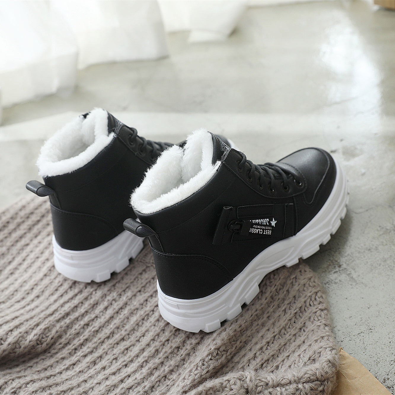 Women's Ankle Boots, Warm High-Top Fleece-Lined Short Boots for Commuting and Outdoor Use in White Style