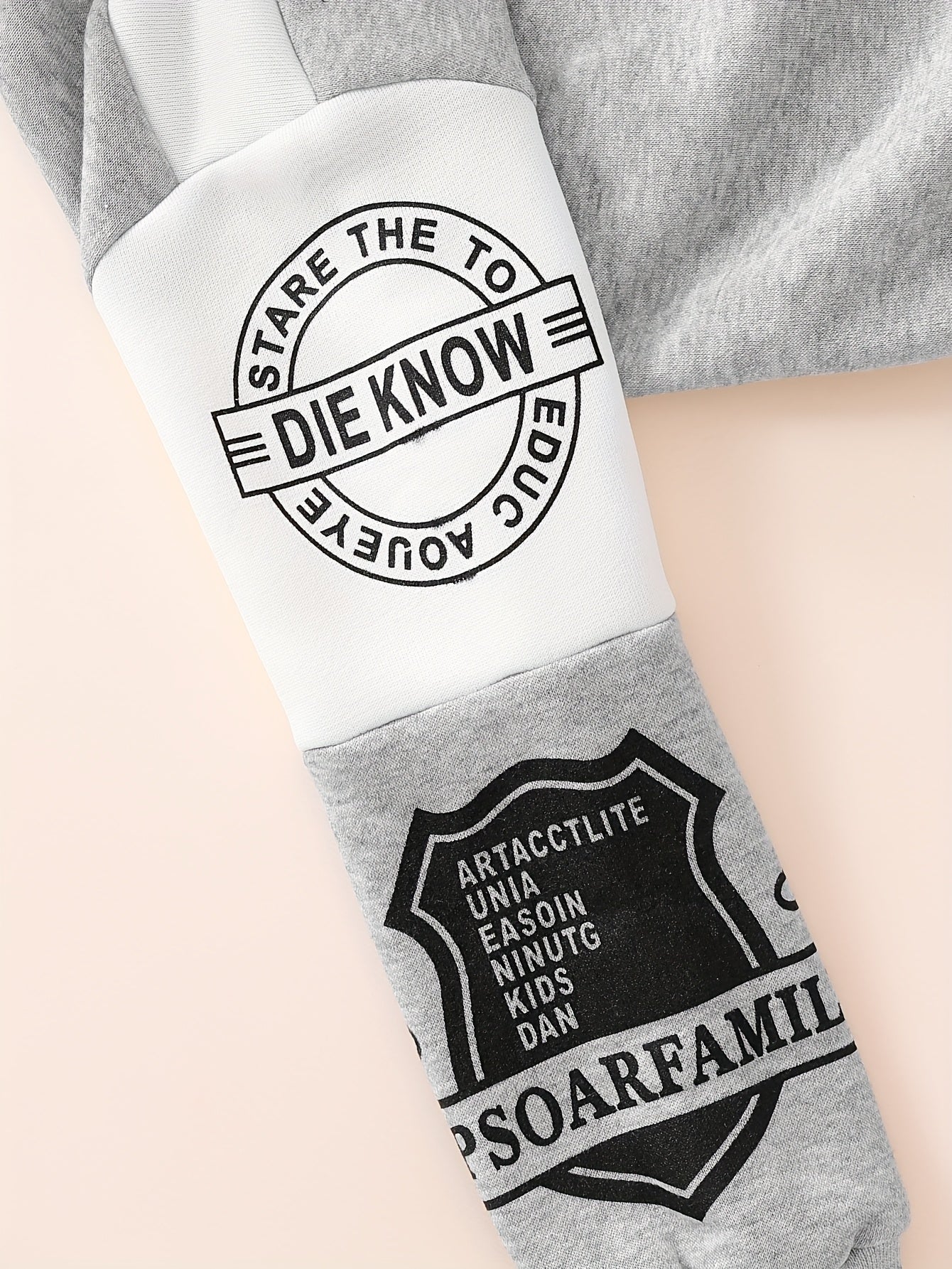 New Autumn And Winter Set: Classic And Stylish Button-Up Baseball Jacket with Letter Pattern Print on The Sleeves, Paired with Pants Featuring Black And White Stripes And Thickened Fleece for Warmth. This Comfortable And Vers