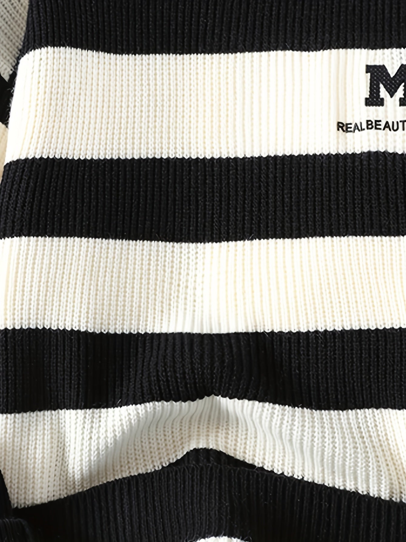 Men's 2025 Autumn/Winter Striped Sweater for Youth with Color Block Round Neck Casual Warm Knitwear