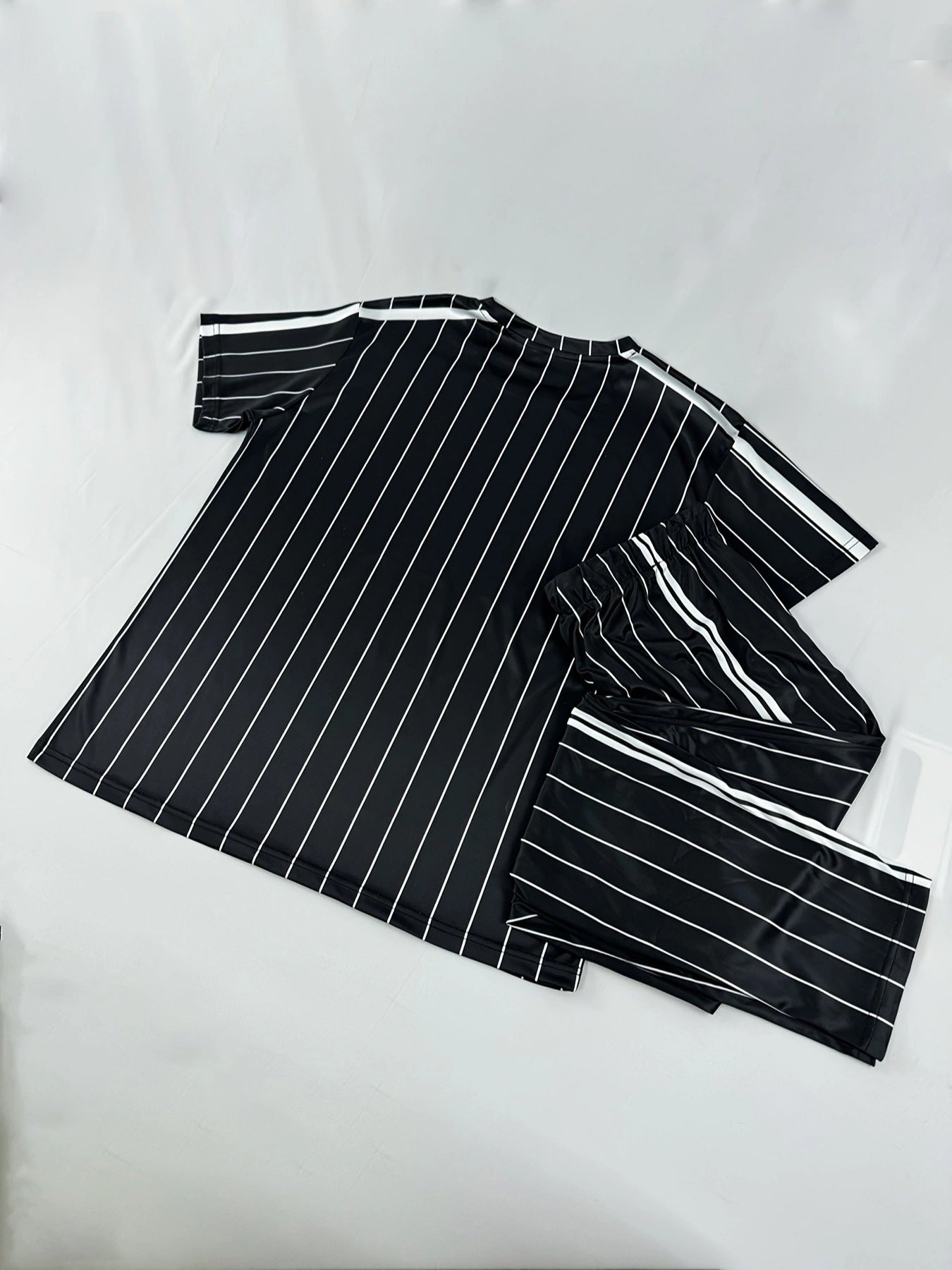 Summer Men's Striped Vertical Stripe 3D Print Casual Sports Short Sleeve Suit Fitness Sportswear Shorts T-shirt Men's Set Outdoor Sports Drawstring Pocket Hoodie Two-piece Set