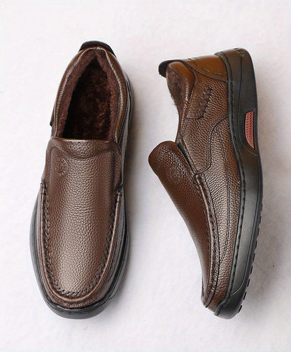 A Pair of Genuine Leather Men'S Shoes, Featuring Warm And Cozy Casual Leather Shoes with Plush Lining for Autumn And Winter. Made from High-Quality First-Layer Cowhide, The Shoe'S Surface Showcases a Delicate Texture That Hig