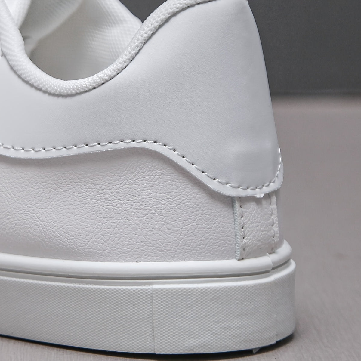 Men's Casual Minimalist Low-Top Sports Sneakers with Breathable Upper