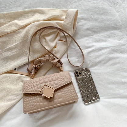 Wrinkled Tote Bag with a Crossbody Design