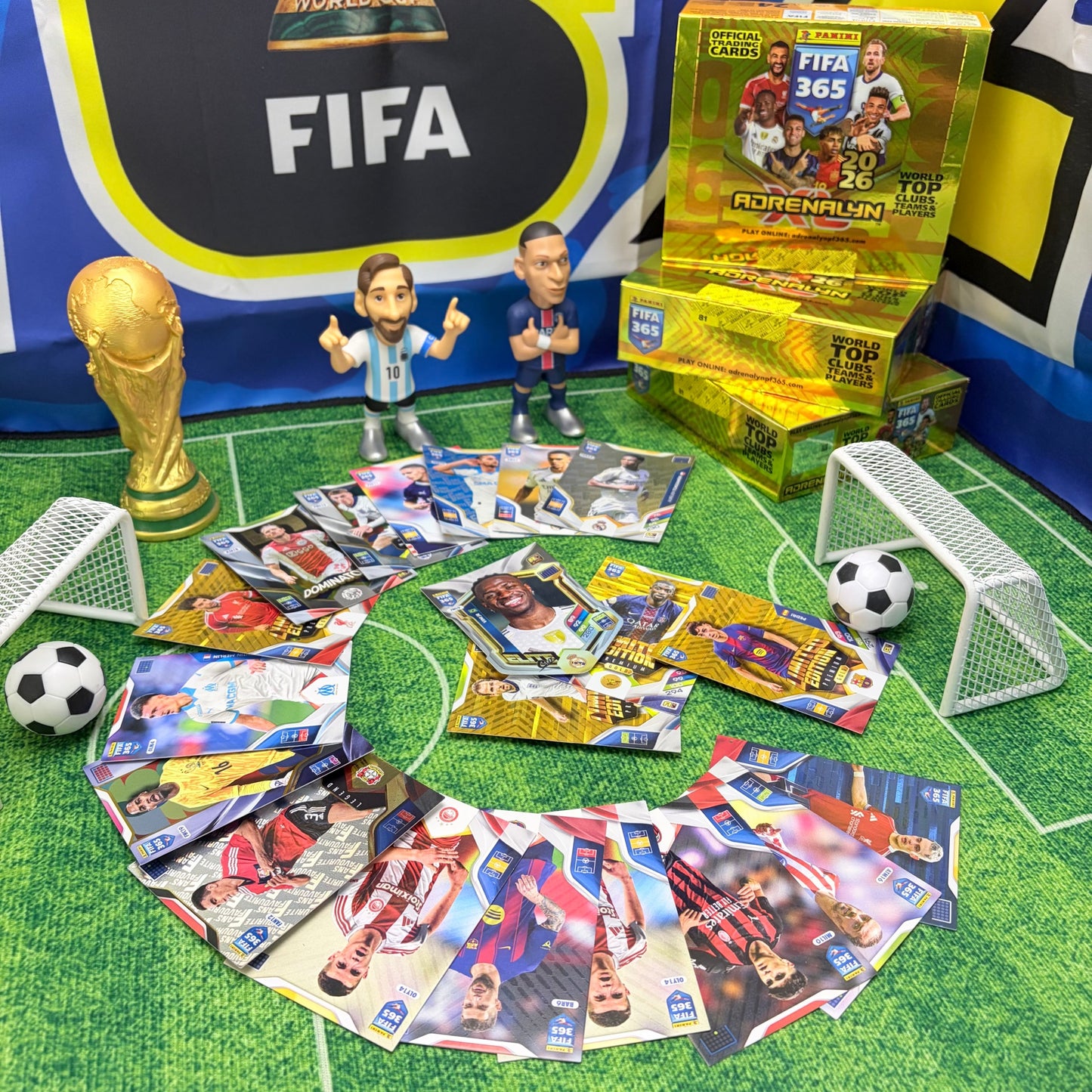 PANINI FIFA 365 Adrenalyn XL Football Trading Card Single Pack