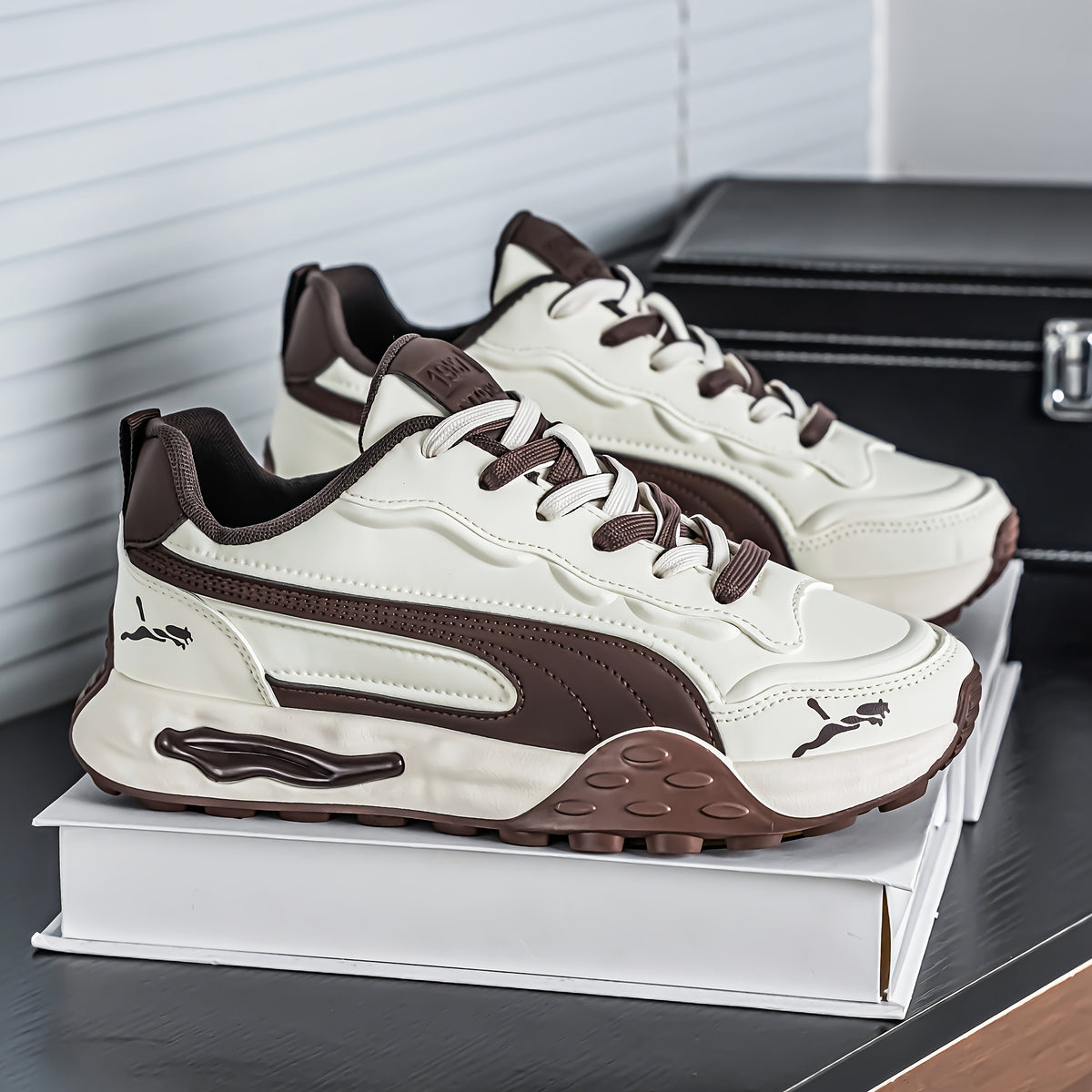 Men's Casual Low Top Sneakers for Spring and Fall