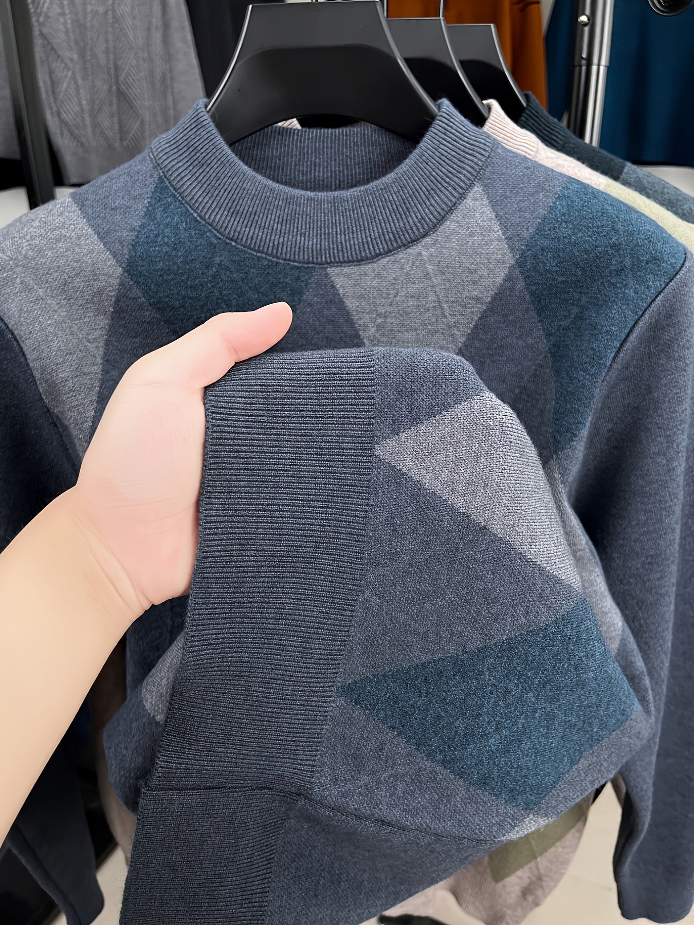 The New Autumn And Winter Collection Features a Men'S Long-Sleeve Knitted Pullover with a Zipper Design And Ribbed Round Neck. This Casual And Stylish Sweater Is Versatile for Daily Wear in The Fall And Winter, Suitable for L