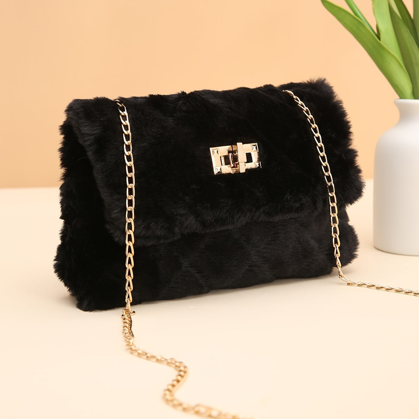 Trendy Crossbody Bag for Women, Stylish And Versatile Chain Shoulder Bag, Small Square Bag with a Lock Clasp