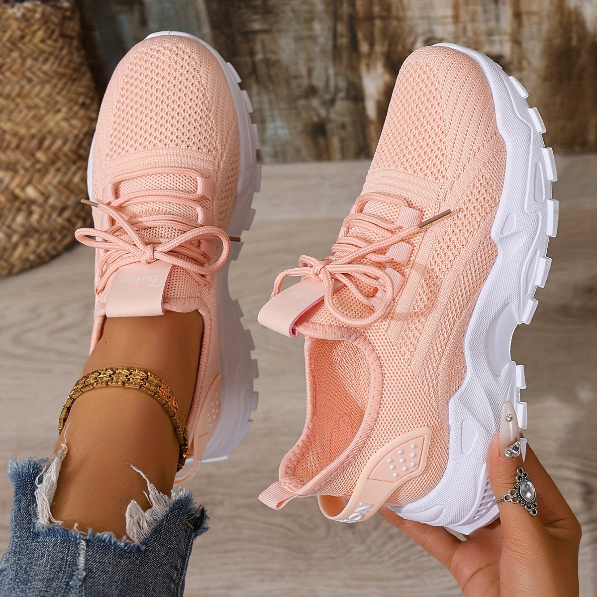 Women's Lightweight Lace-Up Fly-Woven Sneakers for Outdoor Running