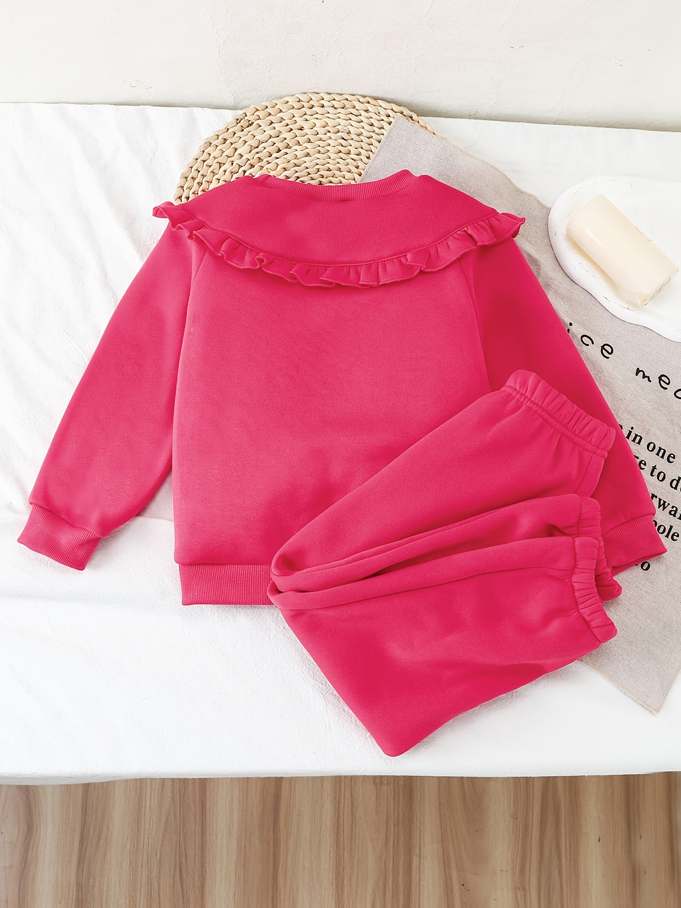 2pcs Soft Comfortable Girls' Outfit, New Year Christmas Valentine'S Day Set with Solid Color Long Sleeve Top + Elastic Waist Pants, LOVE Letter Embroidery Pattern, for Outdoor, Party, Birthday, Casual Wear, Party Attire, Eleg