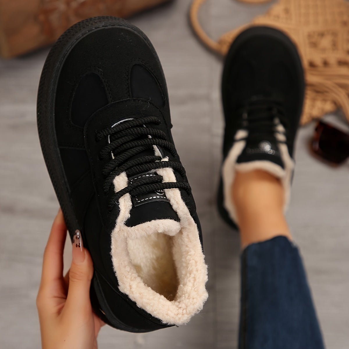 1 Pair Women's Winter Snow Boots with Plush Faux Fur, Thick Rubber Sole & Lace-Up Closure - Round Toe Warm Ankle Boots, Black & White Casual for Ice, Snow  Casual Attire (Hand Washable) - Cozy Cold-Weather Footwear, Boots For