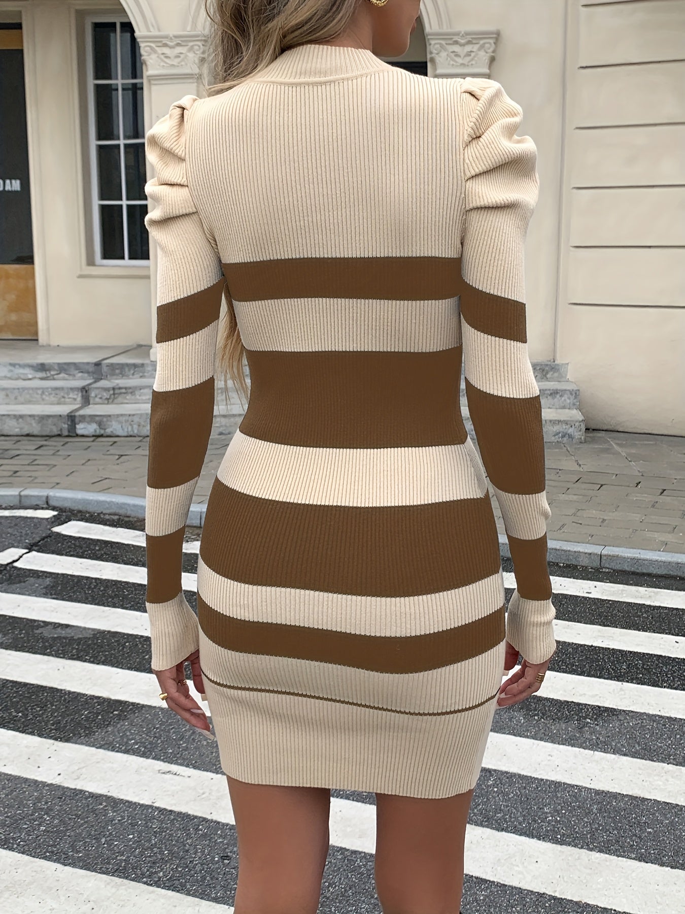 Elegant Winter Short Smock Dress with Poinçon d'Asymétrie Asymmetric Striped Sleeves - High Neck H-Line Figure-Hugging Dress, Knee-Length Short for Fall/Winter Parties, Weddings & Special Occasions (Non-)