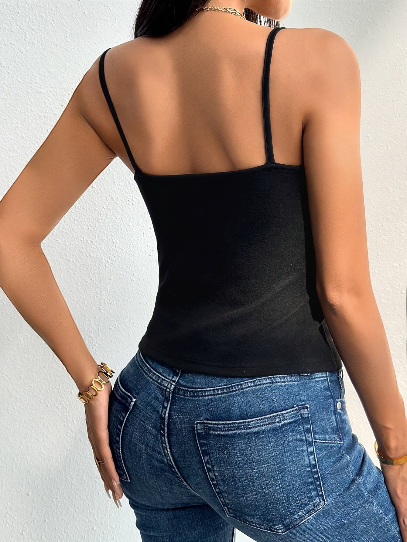 Ladies' Autumn And Winter Fashion Camisole with a Fleece Lining, Tailored for a Slim Fit, Warm, Suitable for Layering Or Wearing Alone, Stylish And Versatile