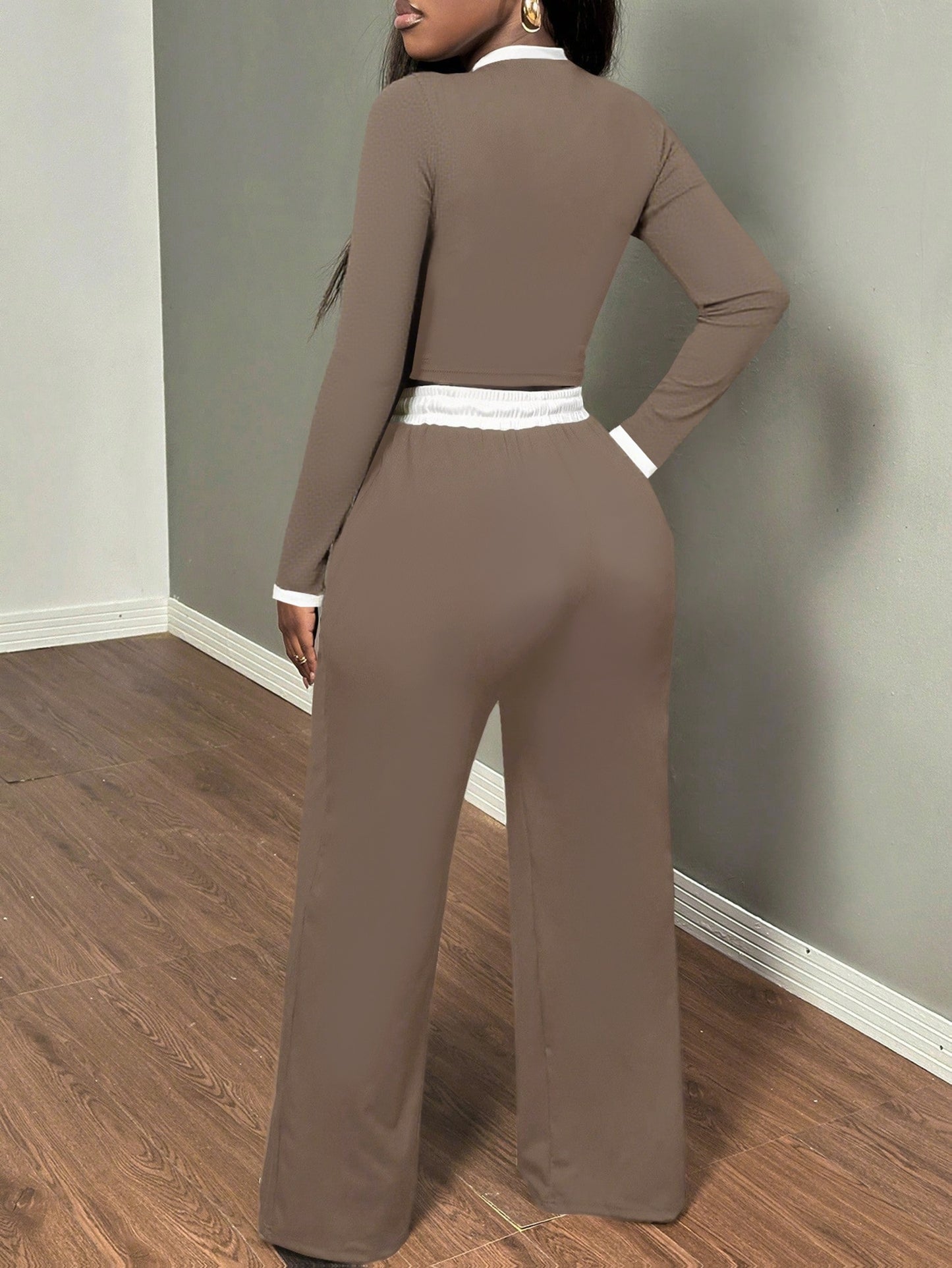 A Two-Piece Set Featuring a Sexy Color-Block Round-Neck Long-Sleeve T-Shirt Paired with High-Waisted Belted Trousers - ayq