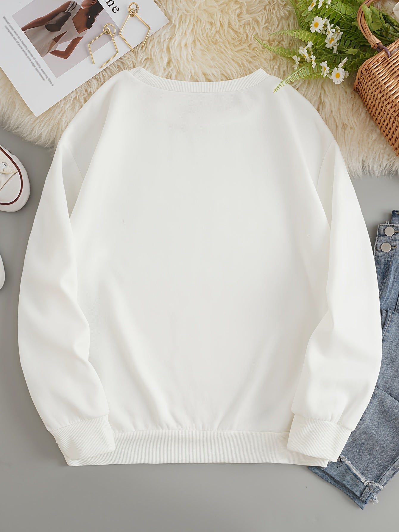 Women's Red Christmas Tree & Lettering Sweater - Cozy Winter Pullover with Round Neck Long Sleeve, Thickened Sweating-Reducing Blouse for Xmas Party Outfits, Family Gatherings (Machine Washable, Autumn/Winter Clothing)