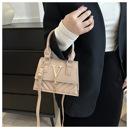 Trendy Chain Bags for Women, New Spring And Summer 2024 Collection, Featuring a High-End Embossed Design, Suitable for Shoulder, Hand, And Crossbody Wear, with Stylish Tassel Pendants.