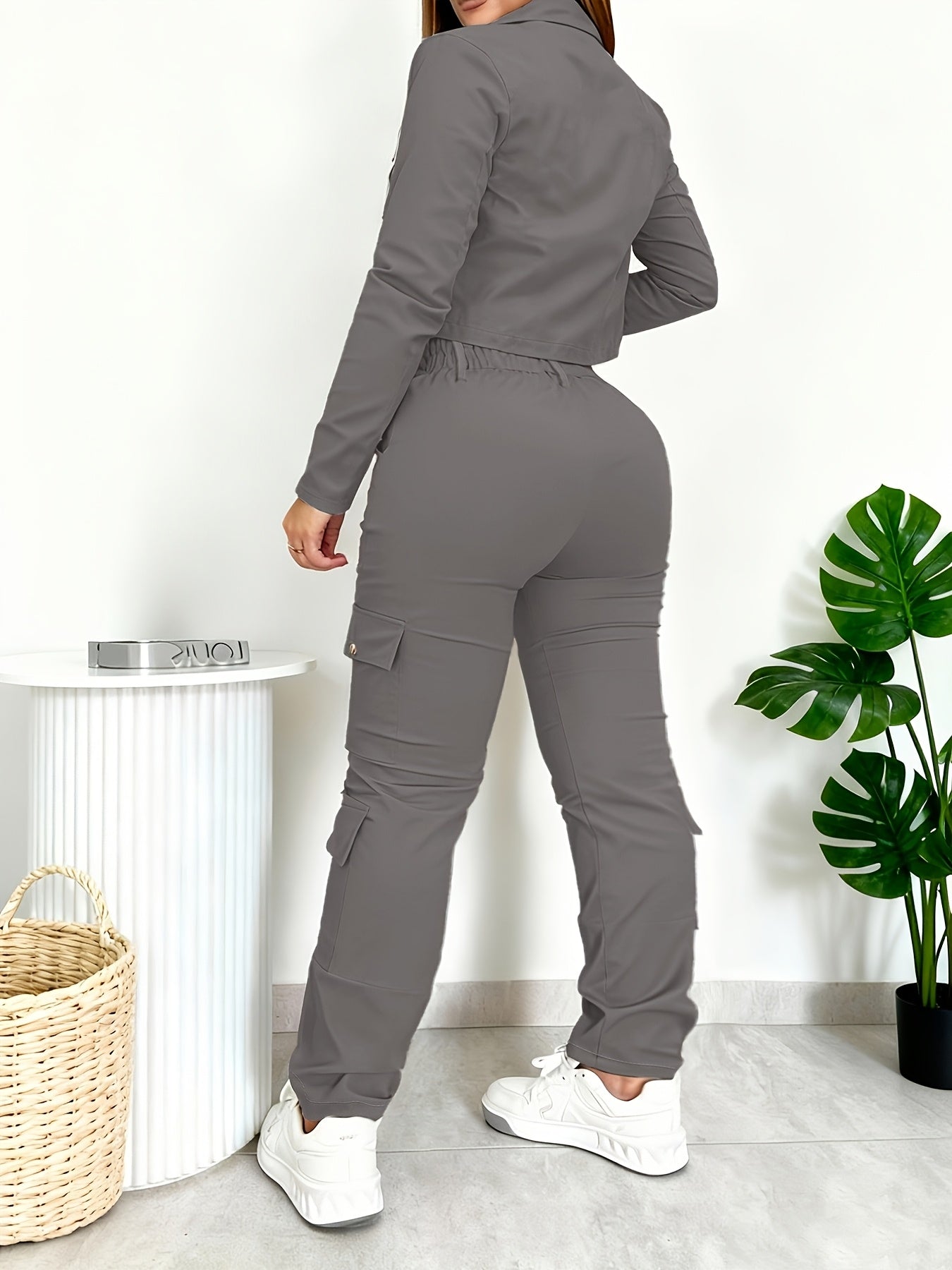 Versatile Multi-pocket Casual Workwear-style Fitted V-neck Cropped Shirt and American-style Wide-leg Pants Set, Women's 2pcs Suit