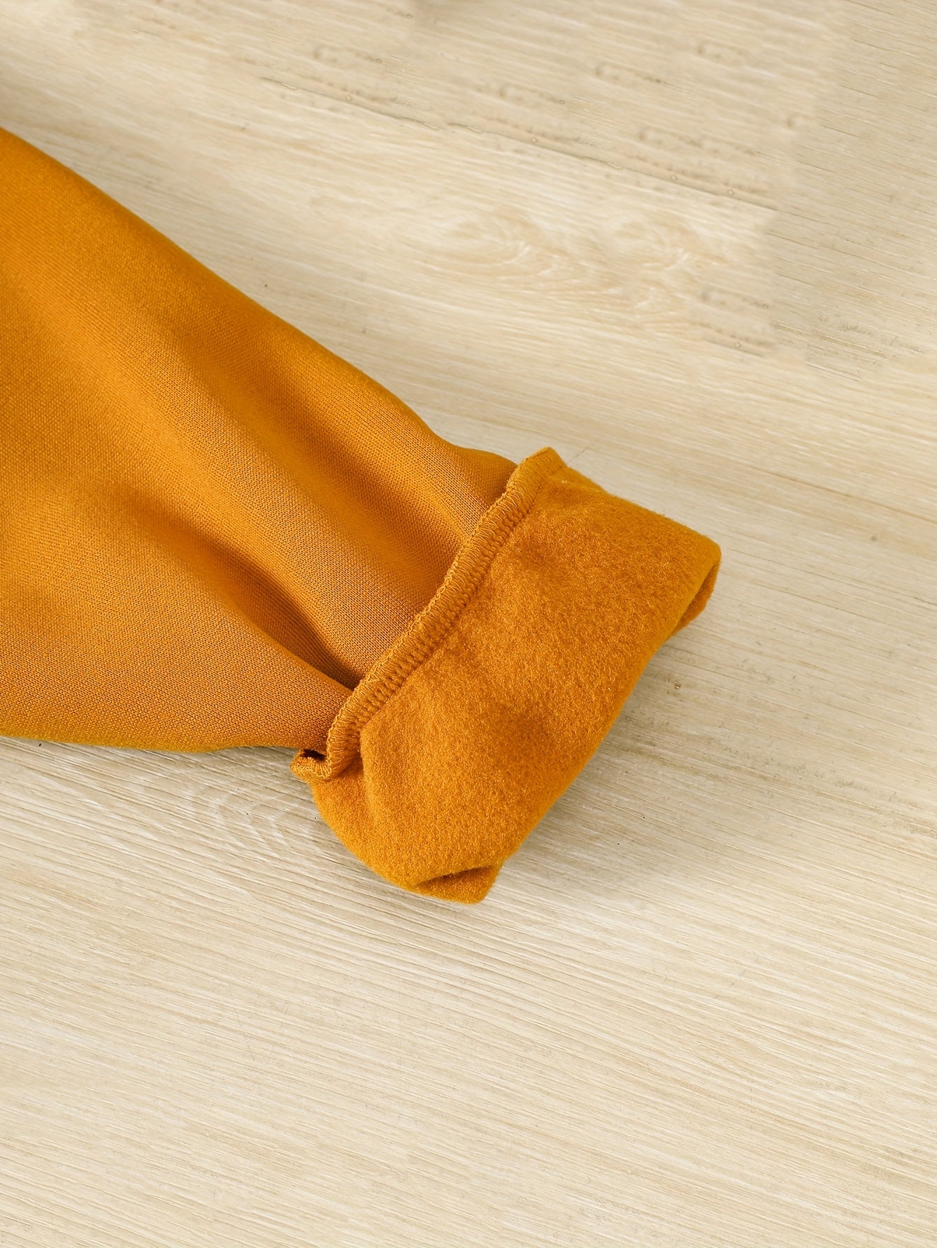 2pcs, Boys' Round Neck Sweatshirt Set, Suitable for Boys Aged 1-8, Fashionable Cartoon Bear Patch, Slightly Stretchy Fabric, Warm Fleece-Lined for Autumn and Winter, Ideal for Casual Sports Wear, Minimalist Style Perfect as a