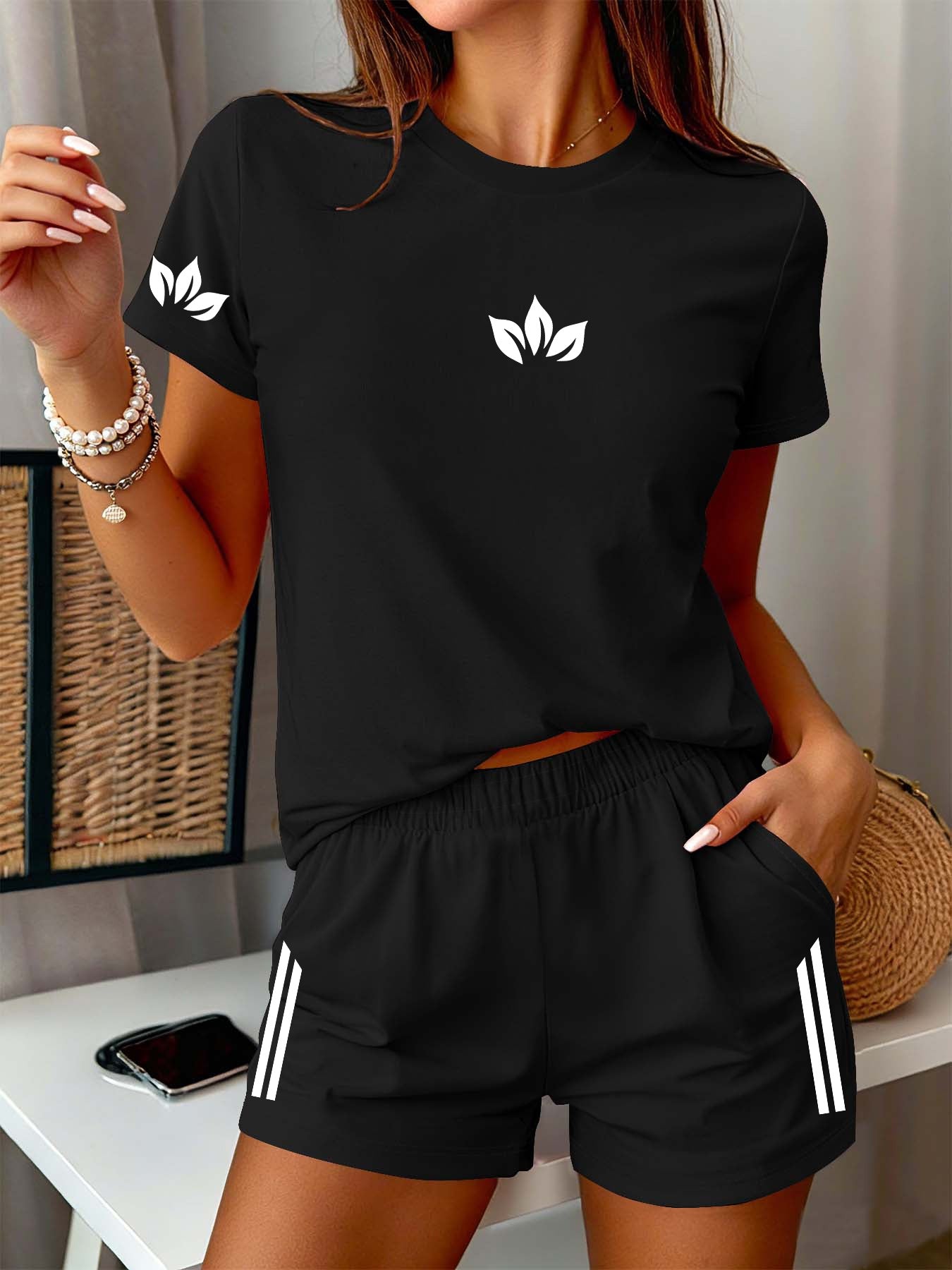 Women's Casual Leaf Print Short Sleeve & Shorts Set for Spring/Summer