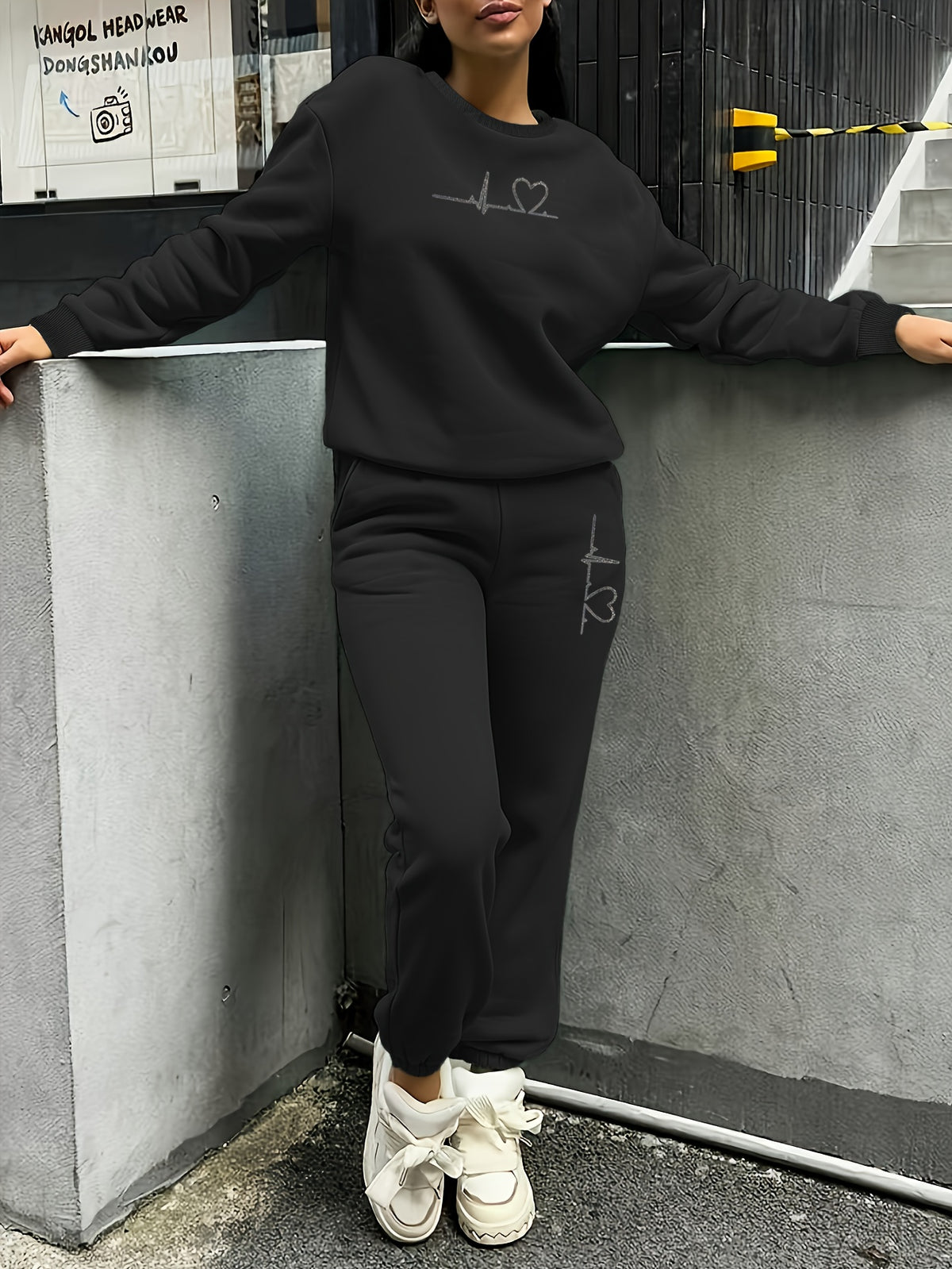 Women's Fleece Sweatsuit Set with Heart Print for Fall/Winter - ayq