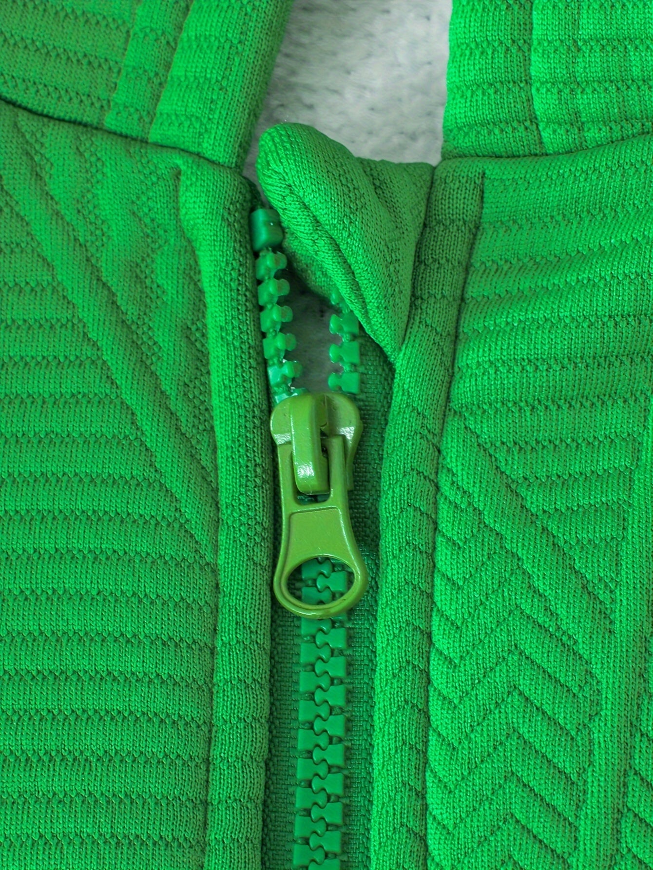 2pcs set of casual and fashionable fleece thickened Jacquard zipper pocket shoulder-length hooded sweatshirt and fleece Jacquard sports jogging pants suit, children's autumn and winter comfortable and versatile clothing, can