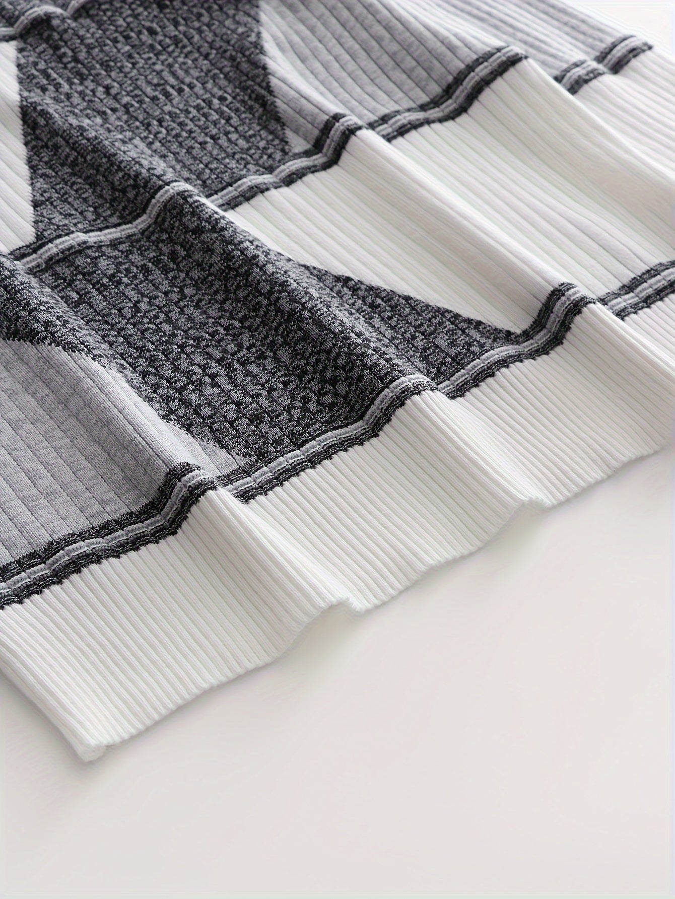 Men'S Fashionable Diamond Contrast Color Knit Long Sleeve Pullover in Faux Pear, First Name OBM, Casual Style, Ribbed Detail, High Stretch Fabric, Geometric Pattern, Regular Fit, Ideal for Fall/Winter