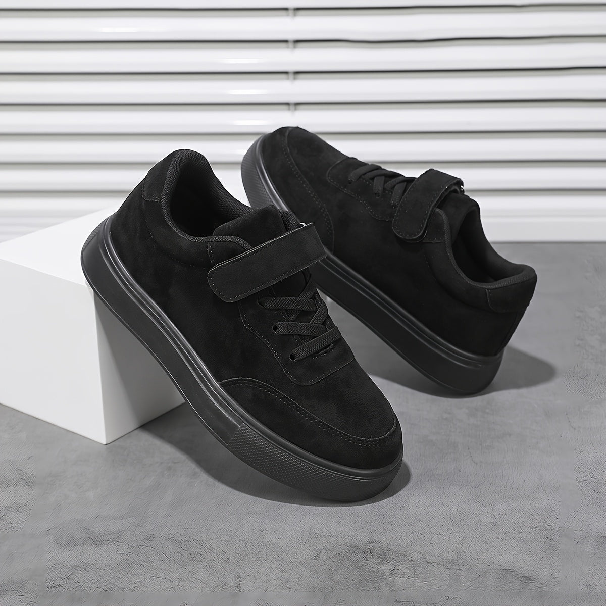 Unisex Kids Low-Top Sneakers with Non-Slip Soft EVA Sole