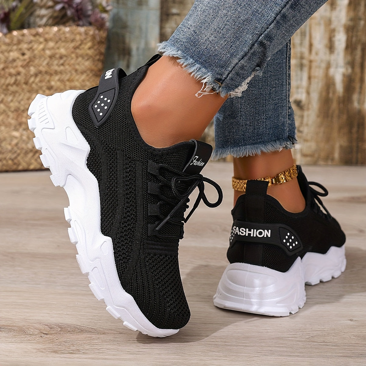 Women's Lightweight Lace-Up Fly-Woven Sneakers for Outdoor Running