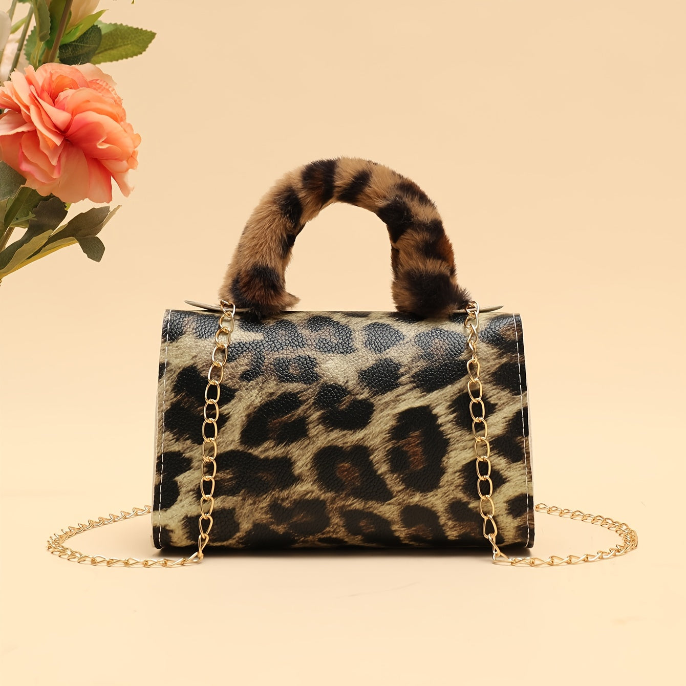 A Stylish And Soft Chain Crossbody Bag, Perfect for Daily Shopping with a Wrist Lock And Animal Print, Small Square Handbag