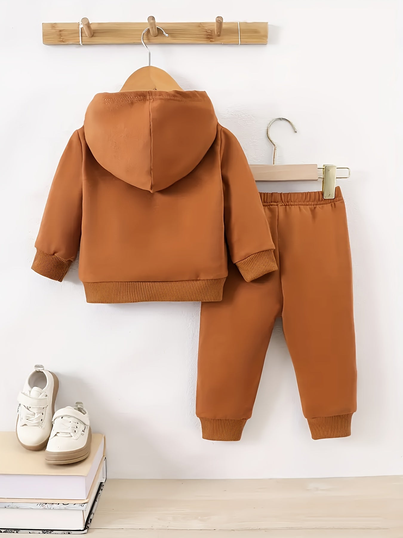 Newborn Baby Boy's Long Sleeve Fleece Hooded Sweatshirt with Number and Letter Pattern + Casual Sports Pants Set for Autumn and Winter Outdoor Wear, Perfect for Outdoor