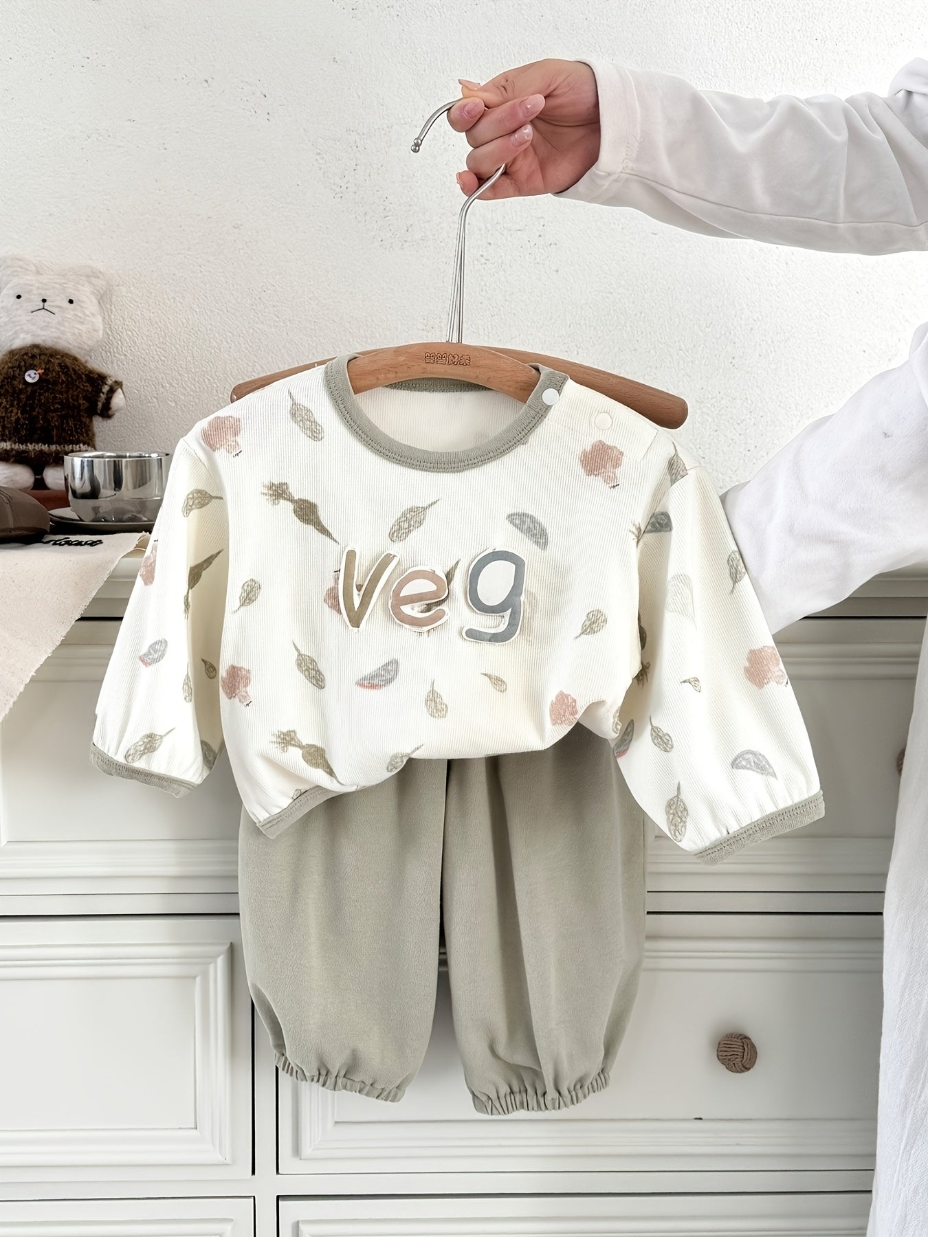 Boys' Autumn Crew Neck Letter Print Top & Casual Pants Set