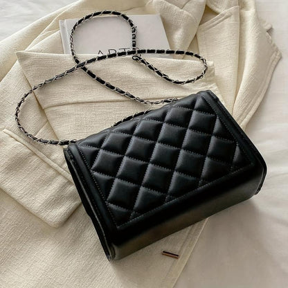 Women' Elegant Black Handbag with Rotating Lock Closure & Chain Strap - Convertible Crossbody/Shoulder Bag Suitable for, Travel, Daily Use - Durable Structured Wallet-Purse with Chain Strap Accessory ()