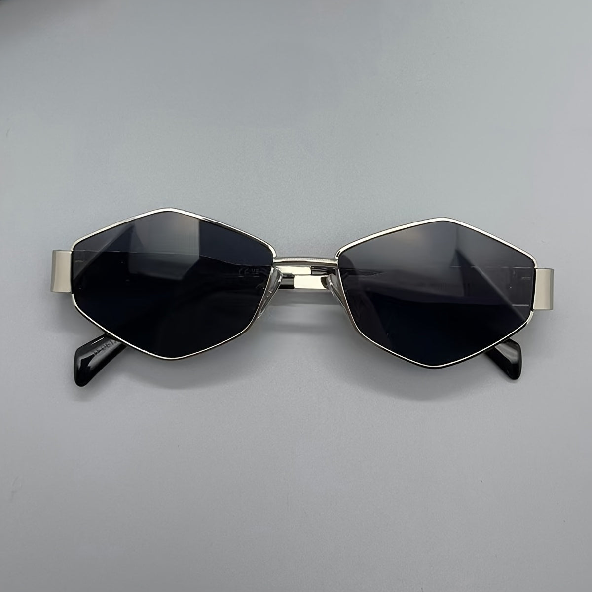 Women’s Metal Frame Polygonal Sunglasses with Colored Lenses