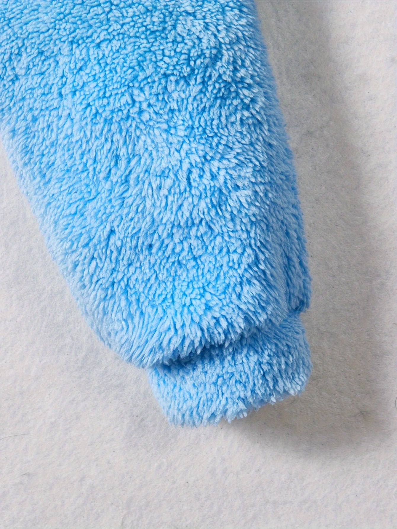 Boys' Autumn and Winter Fashionable Casual Simple Cute Warm Solid Color Plush Bear Embroidered Hoodie Long Pants Two-Piece Set, Perfect for Outdoor