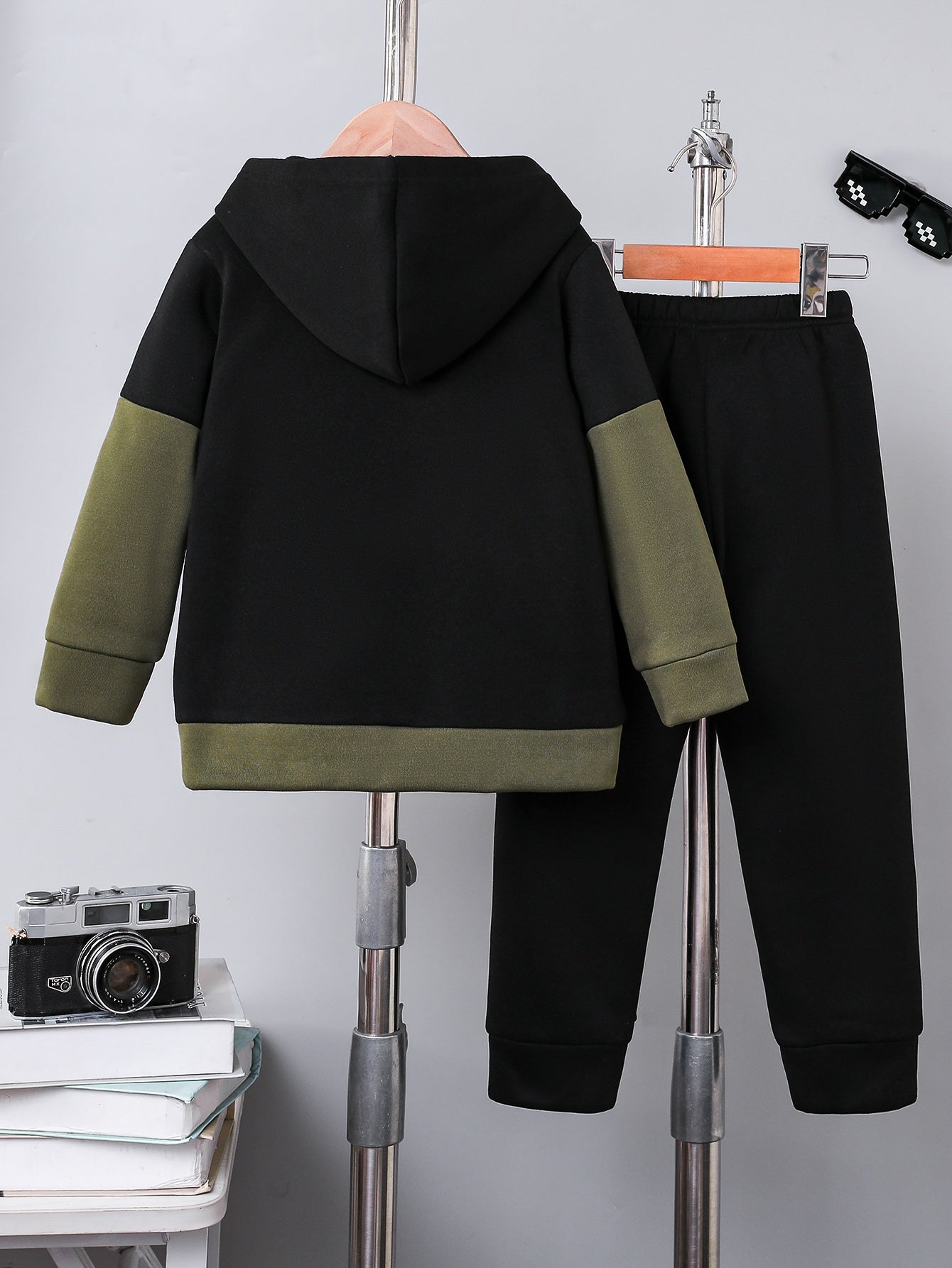 2pcs Boys' Autumn/Winter Fleece-Lined Hooded Zip-Up Jacket and Pants Set with Bird Print, Simple Color Block Design with Pockets, Fashionable Sporty Outfit for Outdoor Activities and Daily Wear, 100% Polyester Knit Stretch Fa