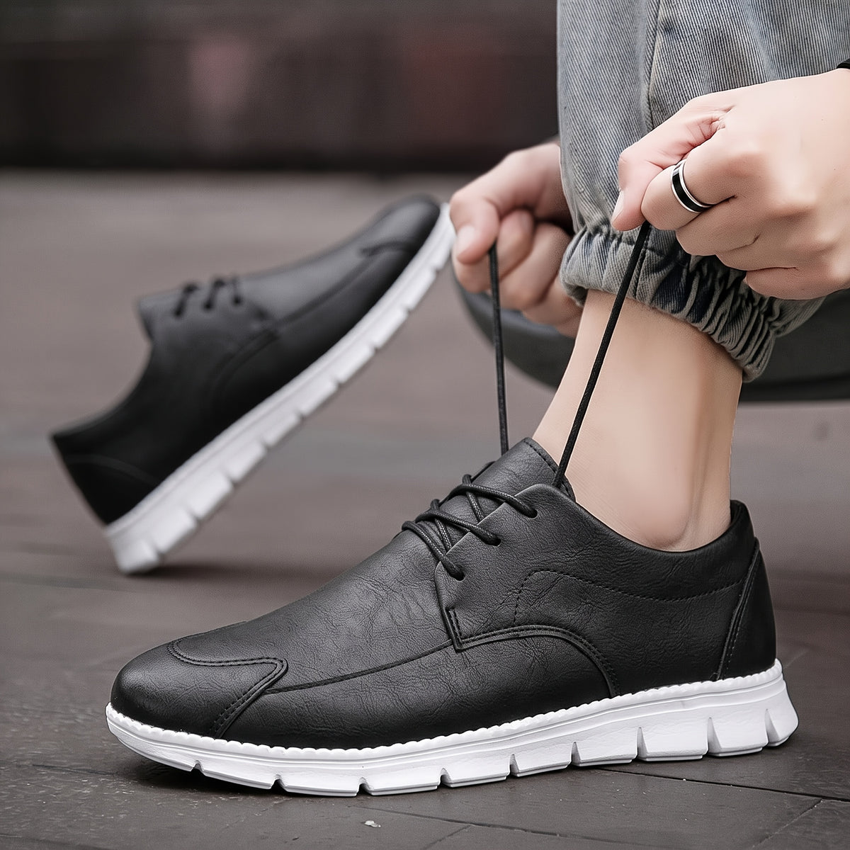 Men's Casual Loafers Flat Lace-Up Shoes for All Seasons