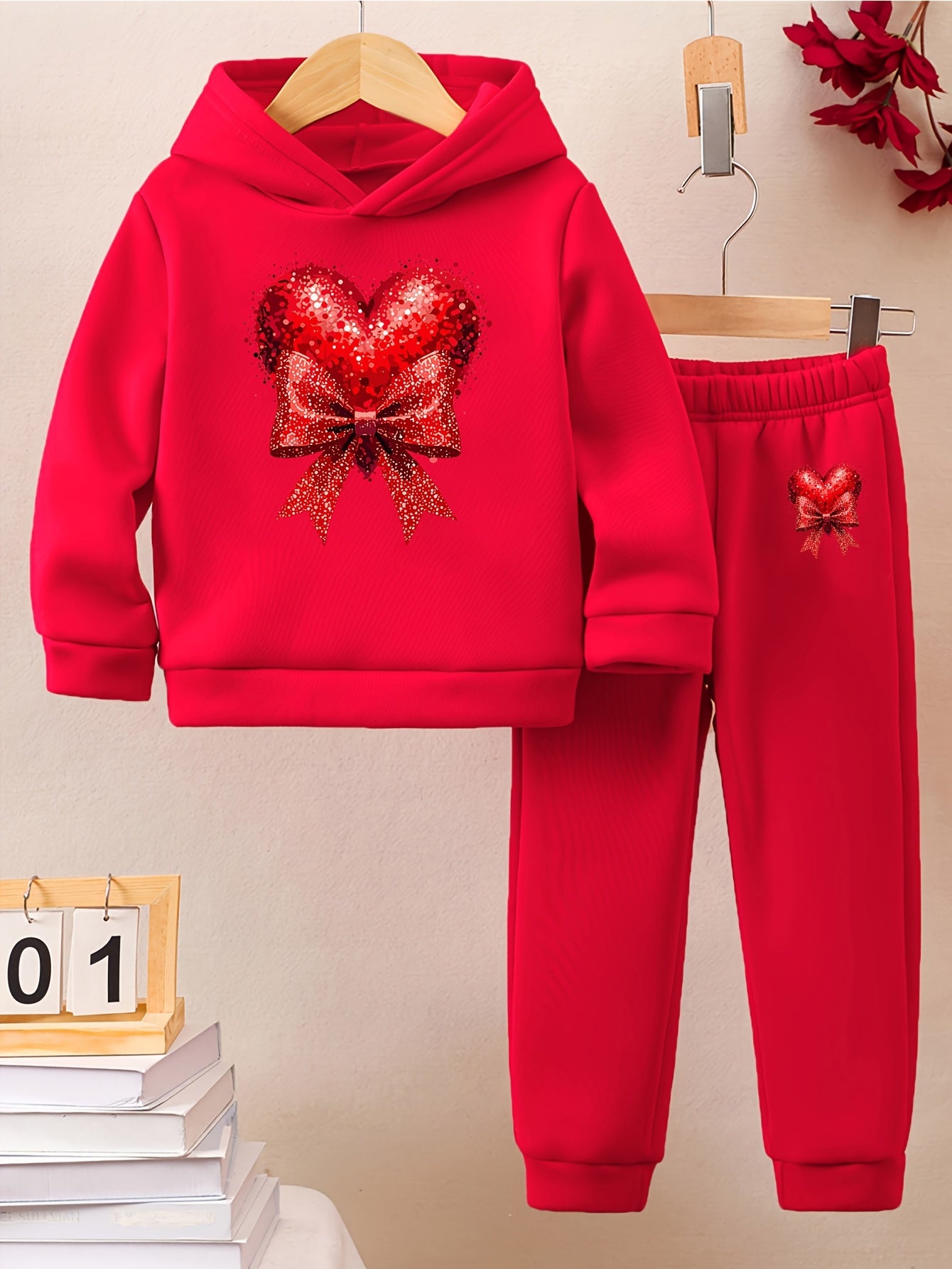 Girls' Autumn and Winter Thickened Hoodie Sports Two-Piece Set, Red Heart Bow Print Hoodie + Pants Outfit, Soft Light Beige-Friendly Fabric, Comfortable Warm Non-Shedding, Suitable for Outdoor Play, School, Holiday Gatherings