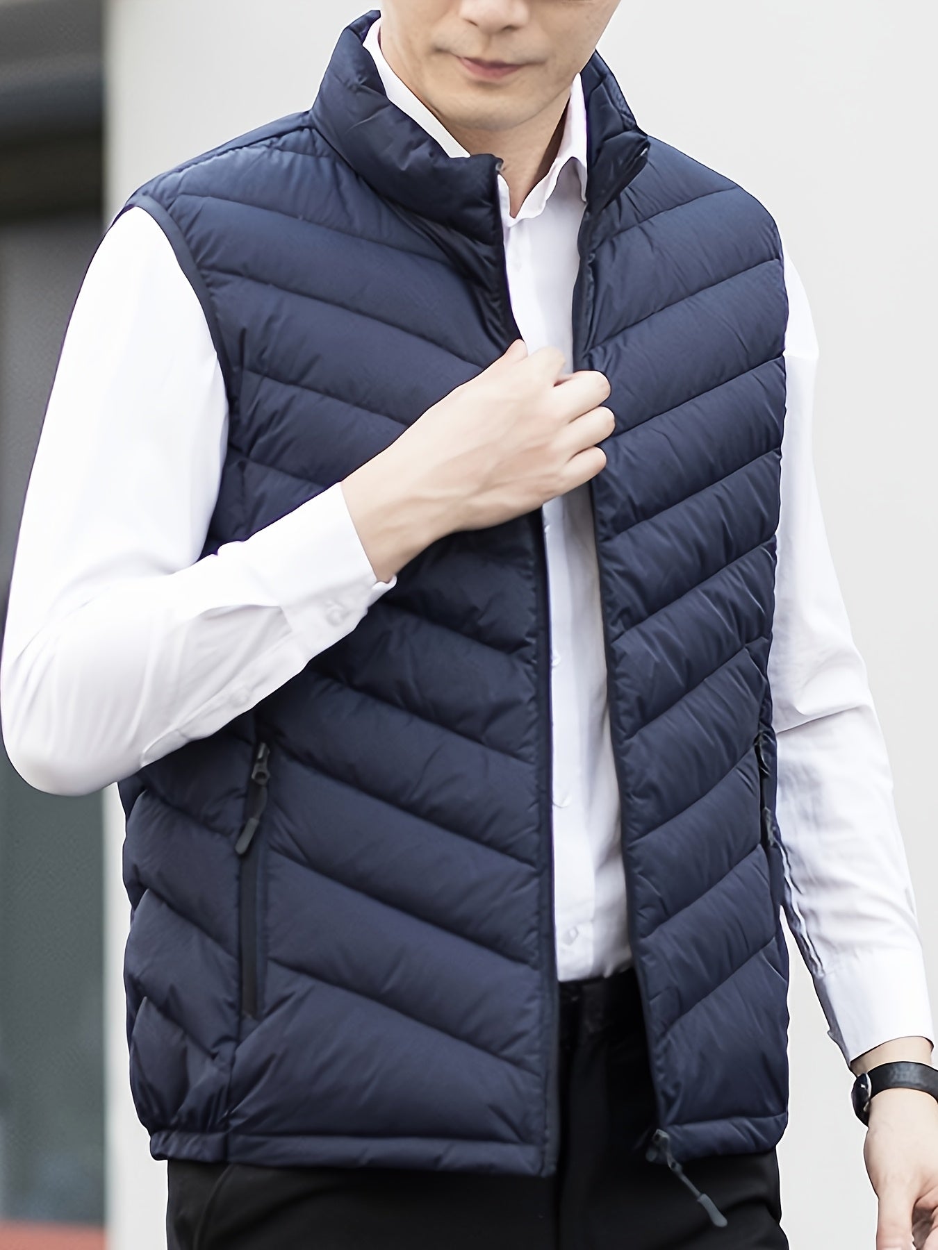 Men's Casual Sleeveless Warm Vest with Zippered Pockets for Fall/Winte