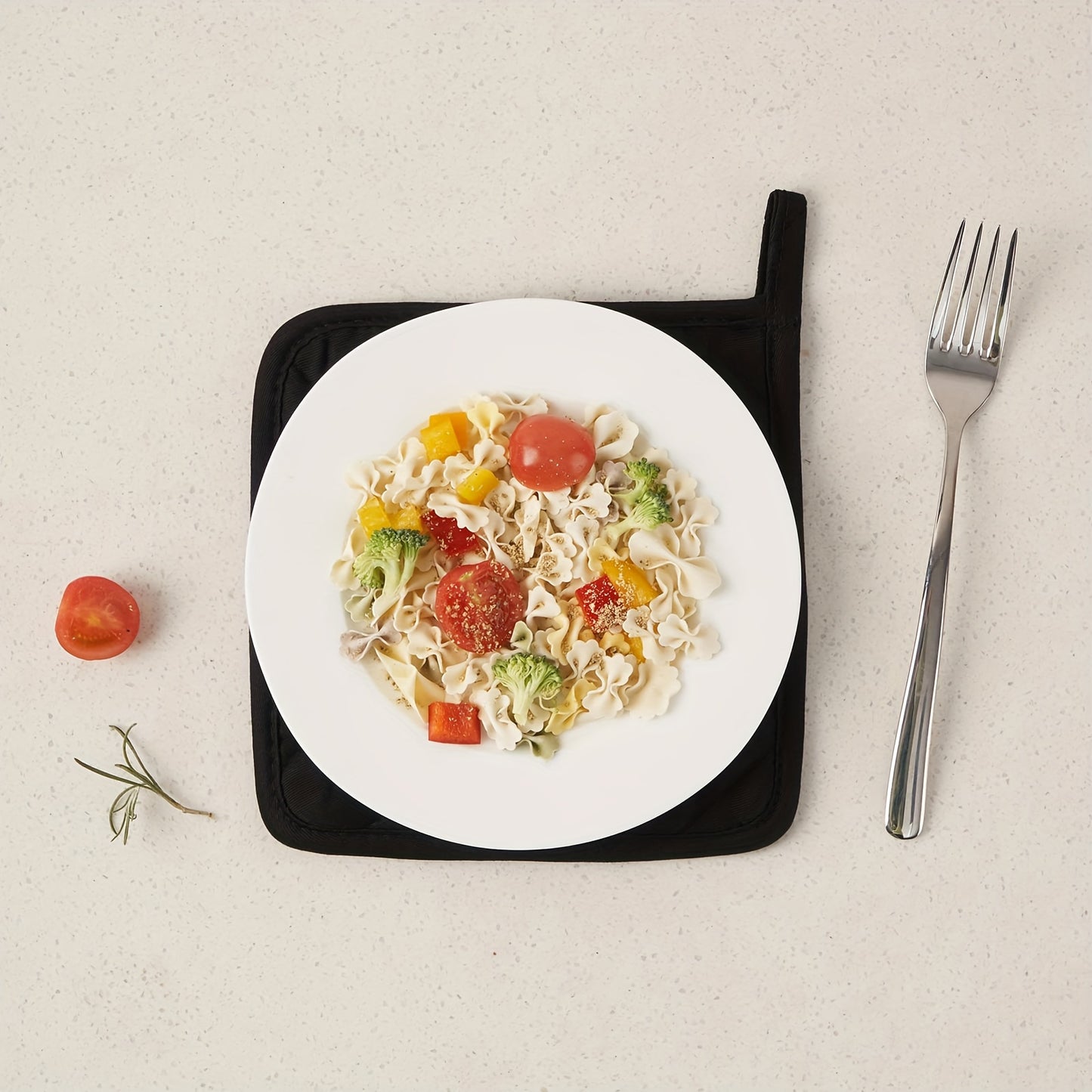 4-Pack Kitchen Pot Holders, High Heat Resistant Quilted Thick Fleece Hot Pot Stands Set, Washable Tripod for Cooking and Baking, 16.0x16.0 cm, Polyester 100% - Red