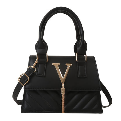 Trendy Chain Bags for Women, New Spring And Summer 2024 Collection, Featuring a High-End Embossed Design, Suitable for Shoulder, Hand, And Crossbody Wear, with Stylish Tassel Pendants.