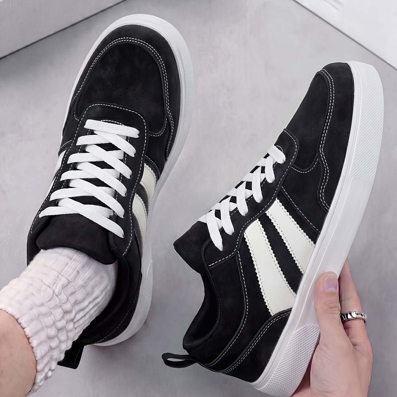 Men's Striped Low-Top Casual Sneakers with Soft EVA Sole