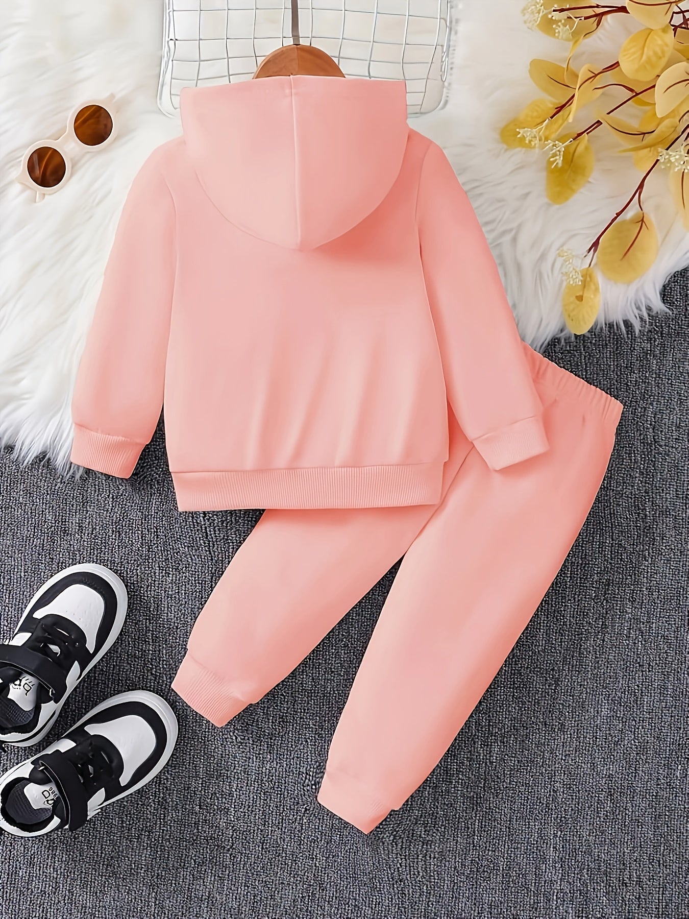 Toddler Girl's Casual 'Love' Letter Print Hoodie & Pants Set