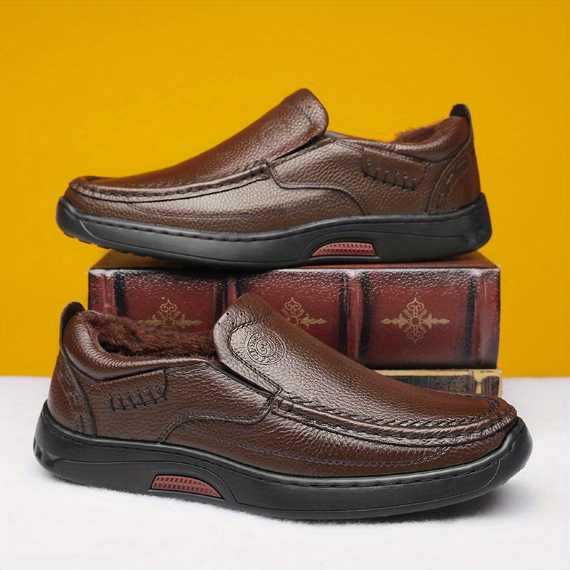 A Pair of Genuine Leather Men'S Shoes, Featuring Warm And Cozy Casual Leather Shoes with Plush Lining for Autumn And Winter. Made from High-Quality First-Layer Cowhide, The Shoe'S Surface Showcases a Delicate Texture That Hig