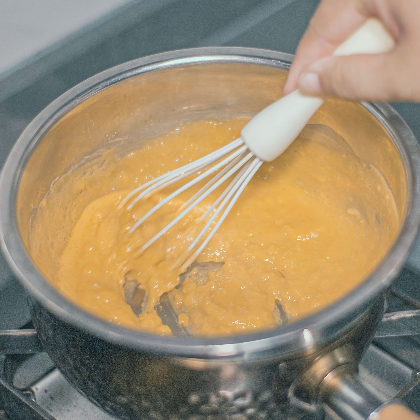 White Manual Silicone Whisk, a Hand-Held Baking Mixing Tool, Featuring 5 Highly Elastic Wires for Stirring, Easy to Clean Kitchen Baking Utensil.