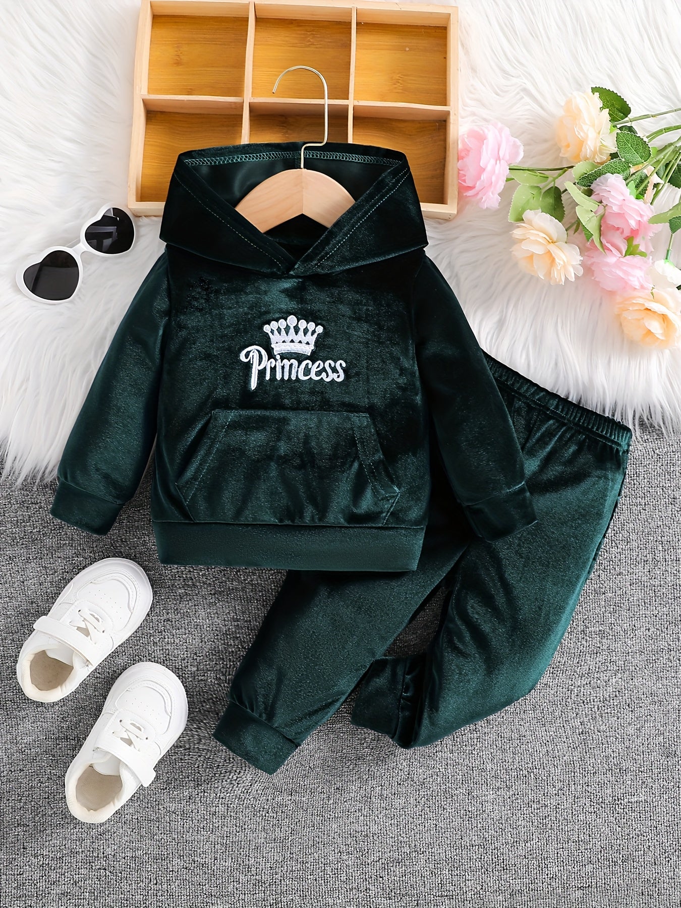 Girls' Long Pants Set, Burgundy Hooded Sweatshirt & Sweatpants, New Autumn Winter Warm Pullover Top, Fabric Two-Piece Set, Princess English Letter Embroidery with Pockets, Festive Holiday Outfit for Baby Girls, Perfect for Ou