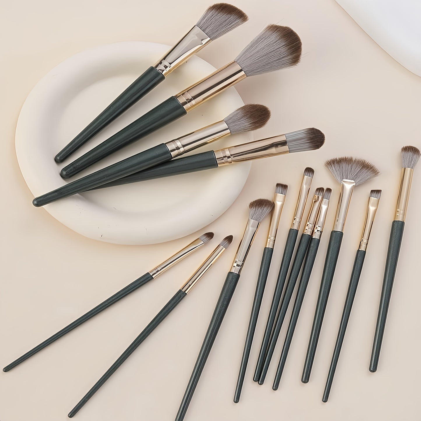 14-Piece Professional Makeup Brush Set with Hypoallergenic Nylon Brist
