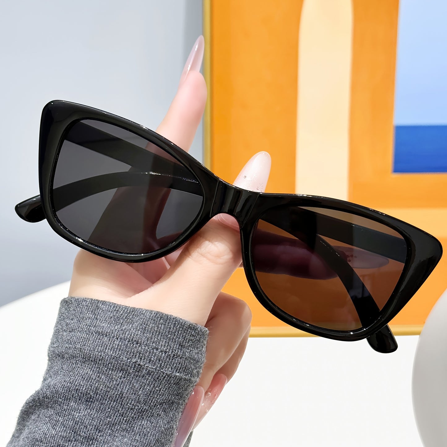 Vintage Cat-Eye Sunglasses for Women with UV400 Protection